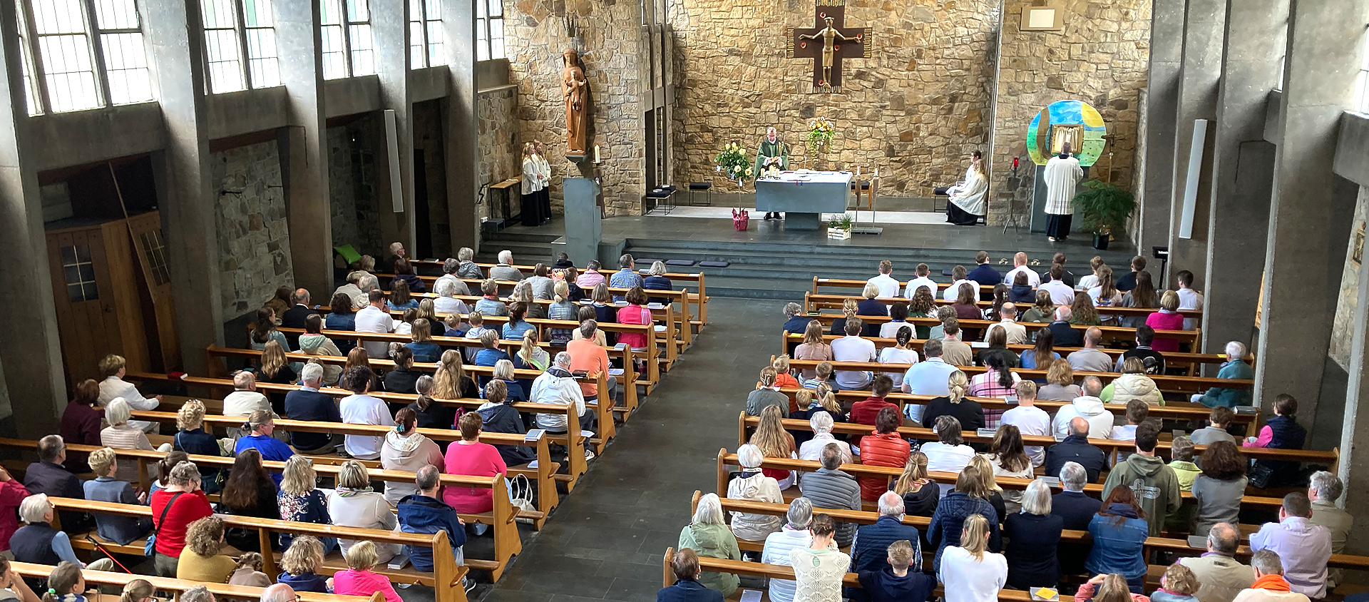 Pfarrei St Johann Osnabrück, Gottesdienst Maria Königin des Friedesn